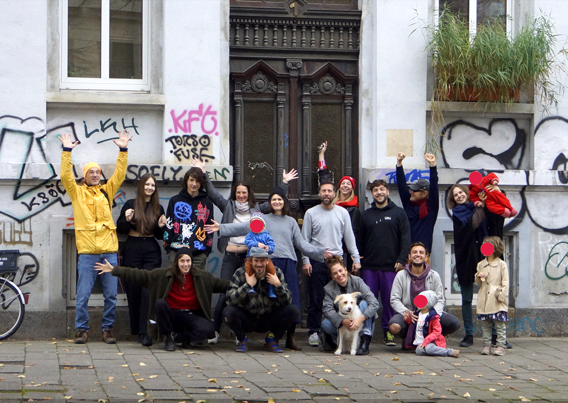 Gruppenfoto eines Teils der Hausgemeinschaft BK Eins